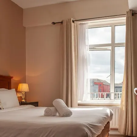 Thirteen On The - Eyre Square 3* Galway